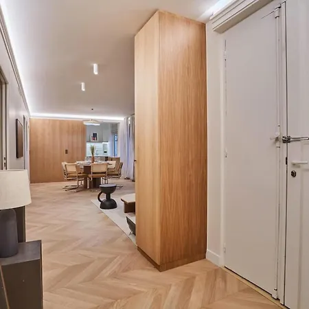Superb Ac Center Of Le Marais