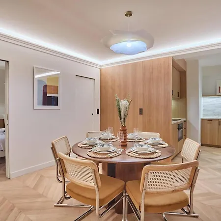 Superb Ac Center Of Le Marais Париж